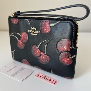 Coach Wristlet🎈🎈